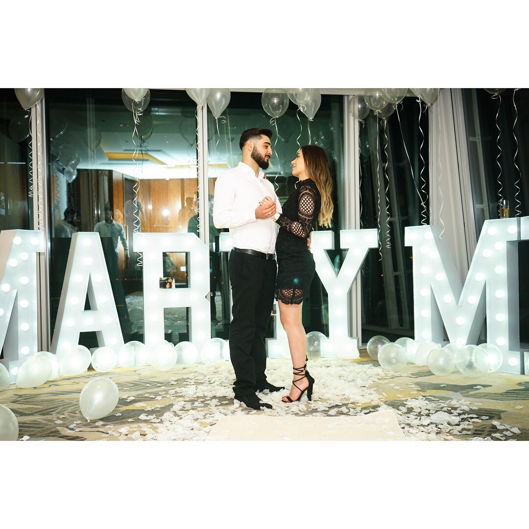 TheOneRomance's tweet image. 💍 That moment when you can start to take it all in. 

#shesaidyes #howheasked #proposal

@ShangriLaShard @TheShardLondon