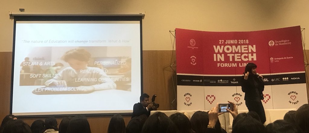 MaAlejandraRz's tweet photo. @mrodriguezrisco en #WITLIMA2018 La educación se debe transformar y balancear las carreras STEM con las artes, desarrollar soft skills y mejorar nuestras habilidades digitales https://t.co/MqGJ6cRcQ9