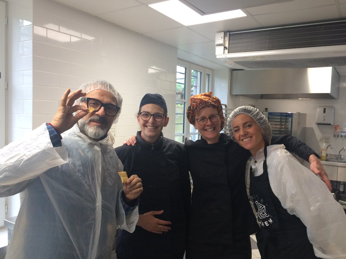 Il y a qques jours, il découvrait l'écosystème de notre incubateur culinaire au #ChateaudeNanterre... Bravo <a href="/massimobottura/">massimobottura</a> d'avoir été réélu meilleur Chef du monde 2018
lexpress.fr/styles/saveurs… <a href="/servair/">Servair</a> <a href="/mp_membrives/">MP MEMBRIVES</a> <a href="/robin_inthefood/">Foodentropie</a> #foodentropie #Tastebuds #UnitedKitchens