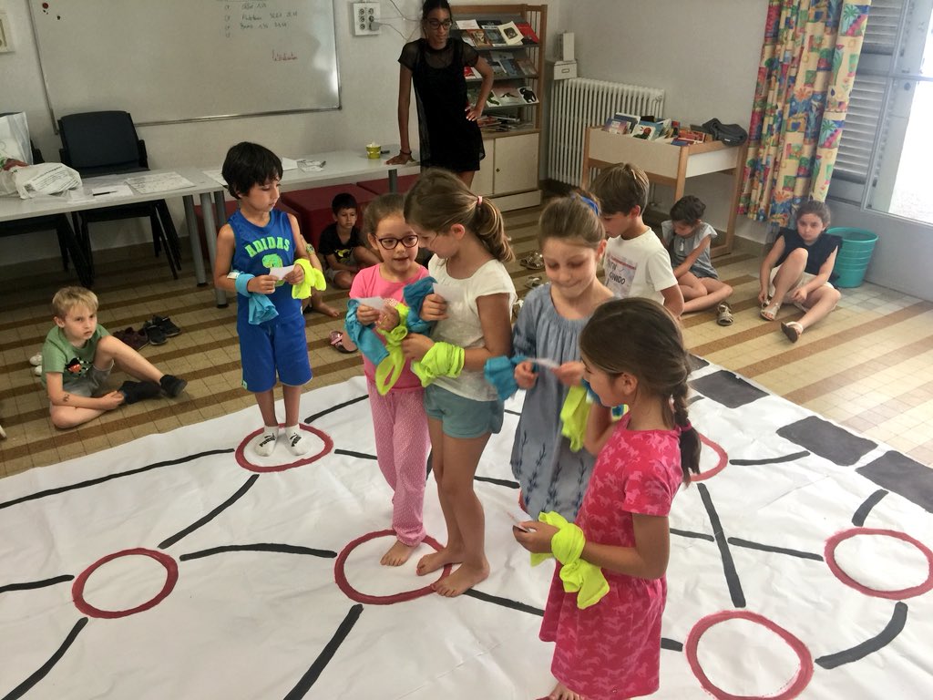 dbelhassein's tweet image. Atelier 3 machine à trier : #programmationdebranchee @ecolehyvert @pixees_fr @thierryvieville @margaridaromero Entrer dans la pensée informatique de 6 ans à 11 ans. On varie les nombres, des entiers aux décimaux à ranger dans l’ordre croissant avec solidarité !