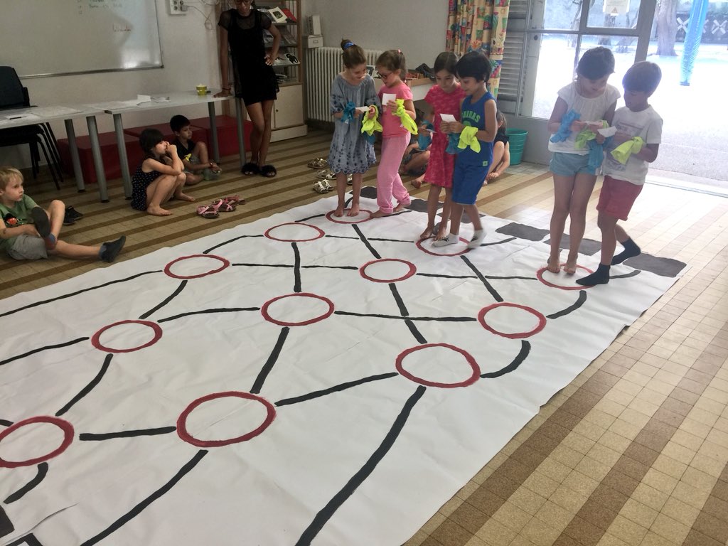 dbelhassein's tweet image. Atelier 3 machine à trier : #programmationdebranchee @ecolehyvert @pixees_fr @thierryvieville @margaridaromero Entrer dans la pensée informatique de 6 ans à 11 ans. On varie les nombres, des entiers aux décimaux à ranger dans l’ordre croissant avec solidarité !