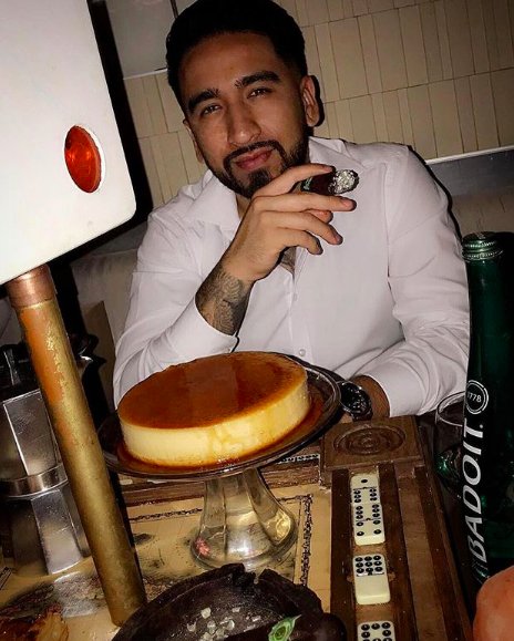Barton_G_LA's tweet photo. Domino-ing through the week like..El Cubanito Dessert 
#dinnertainment #bartongla #elcubanito #domino #dessert #bartonG #la #laEats #bartonGLA #soGood #whereElse #dessertCapital #checkItOut #cuban #cubanito 
📸: @noowayyjosayy https://t.co/746YUGq7NB