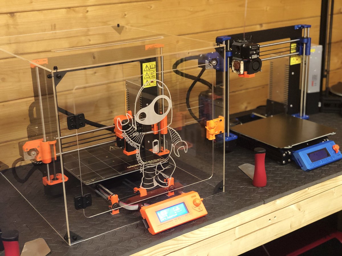 FilamentFrenzy's tweet image. Enclosure for my @josefprusa MK2 by @SpannerHands3D with custom #spannerbot door engraving 😍 Time to turn up the heat around here 😃