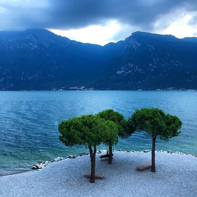 Earlier this evening #igerslimonesulgarda #gardalake #iphonex #shotoniphone ift.tt/2Kw732Y