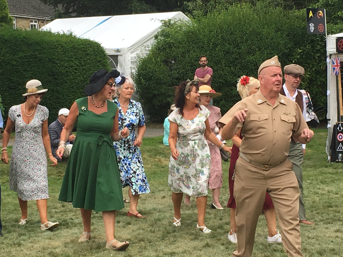 LouiseLewisUK's tweet photo. Are you a hairdresser with a talent for creating 1940's hairstyles? I am looking for a stylist to join us on the Saturday at The Home Front Vintage Fair in July, part of Leyburn 40's weekend! DM me for details. https://t.co/psF3RETHWA @YDalescommunity @leyburn1940s @DalesNews_ https://t.co/l1VlWDEM9J