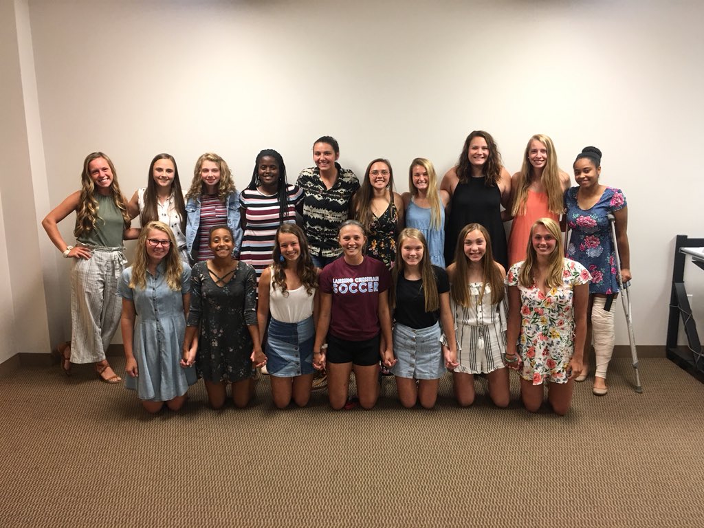 LCS_Soccer's tweet photo. One last time together for the 2018 season. We are gonna miss this team. ⚽️💛 #LCWS #StateChamps https://t.co/de1ubH2Id7