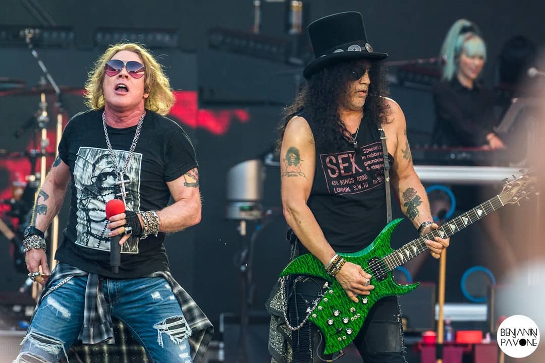 Slash_Updates's tweet photo. Great shots! @Slash @axlrose &amp; @DuffMcKagan yesterday in Bordeaux 
(c) Benjamin Pavone
#Slash #AxlRose #DuffMcKagan #GunsNRoses #GnFnR #NotInThisLifetime #RnFnR https://t.co/iSIVYxVsPP
