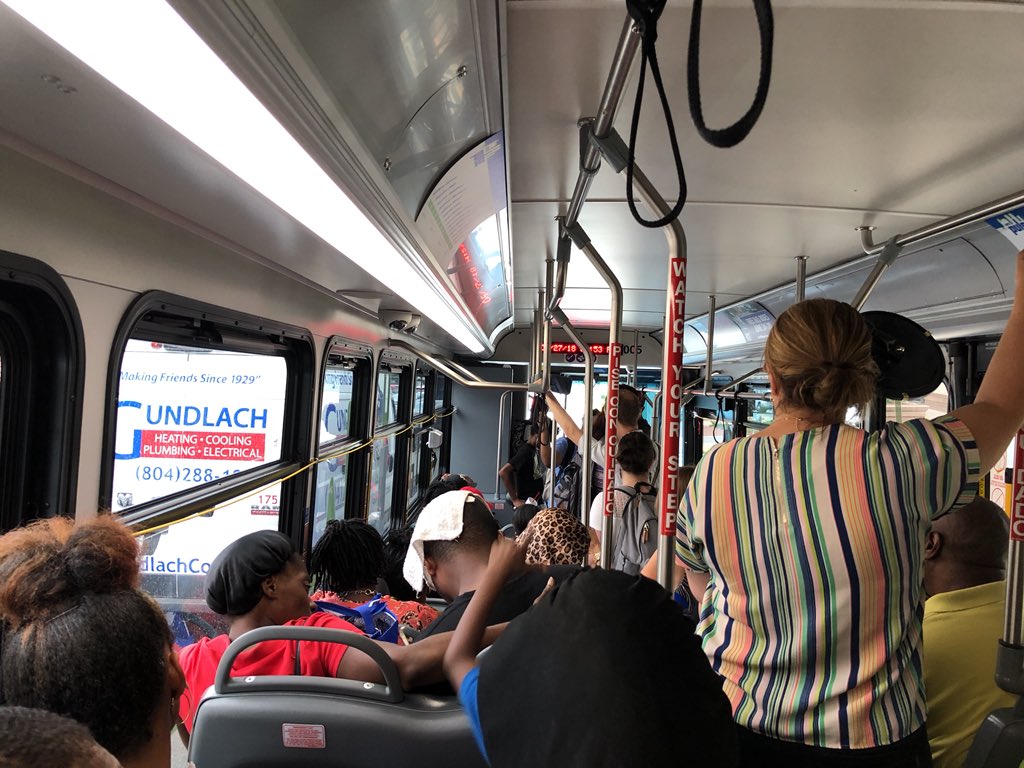 GRTCPulse's tweet photo. Typical scene this week! Welcome everyone aboard! 💙🚍💚 https://t.co/JIAbZuLv67