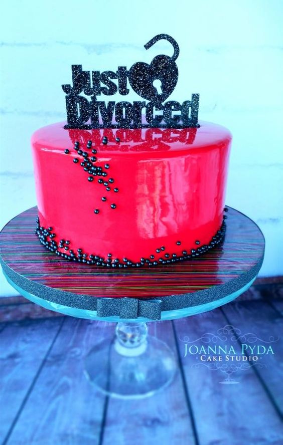 How simple and elegant is this divorce party cake? #Plumfund offers #divorce registries/crowdfunding for loved ones to help a friend in need. 🤗🤗