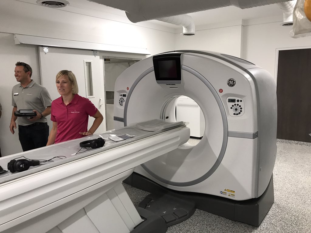 Not many barns have a CT scanner to use every day. #impressive #topigsdelta