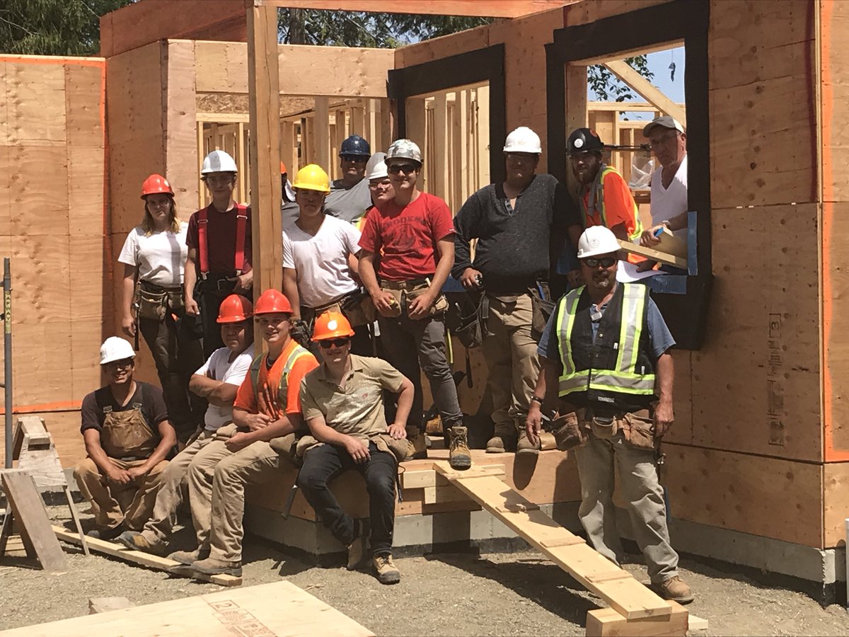 RRyangough's tweet image. A new duplex is being built by our 2018 Carpentry class at the Malahat Nation!  Woot!  Awesome job!  @larry_mattin #sd79learn @Rodroad219