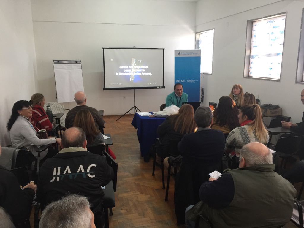 JST_Argentina's tweet photo. [INFO] Investigadores de JIAAC participaron de las Jornadas de concientización en Seguridad de las Operaciones aéreas, organizadas por @ANACargentina en el Ad. de Morón (Bs As). #SeguridadOperacional #Safety https://t.co/0saMVtnZa6