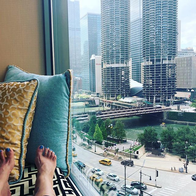 alsteeves's tweet photo. The view from our window seat @chicago @kimpton #chicago #riverview #chicagoriver #summergetaway #summervacation #vacation #gettingawayfromitall https://t.co/3hk3rEc8Oi https://t.co/ok8daITJDn