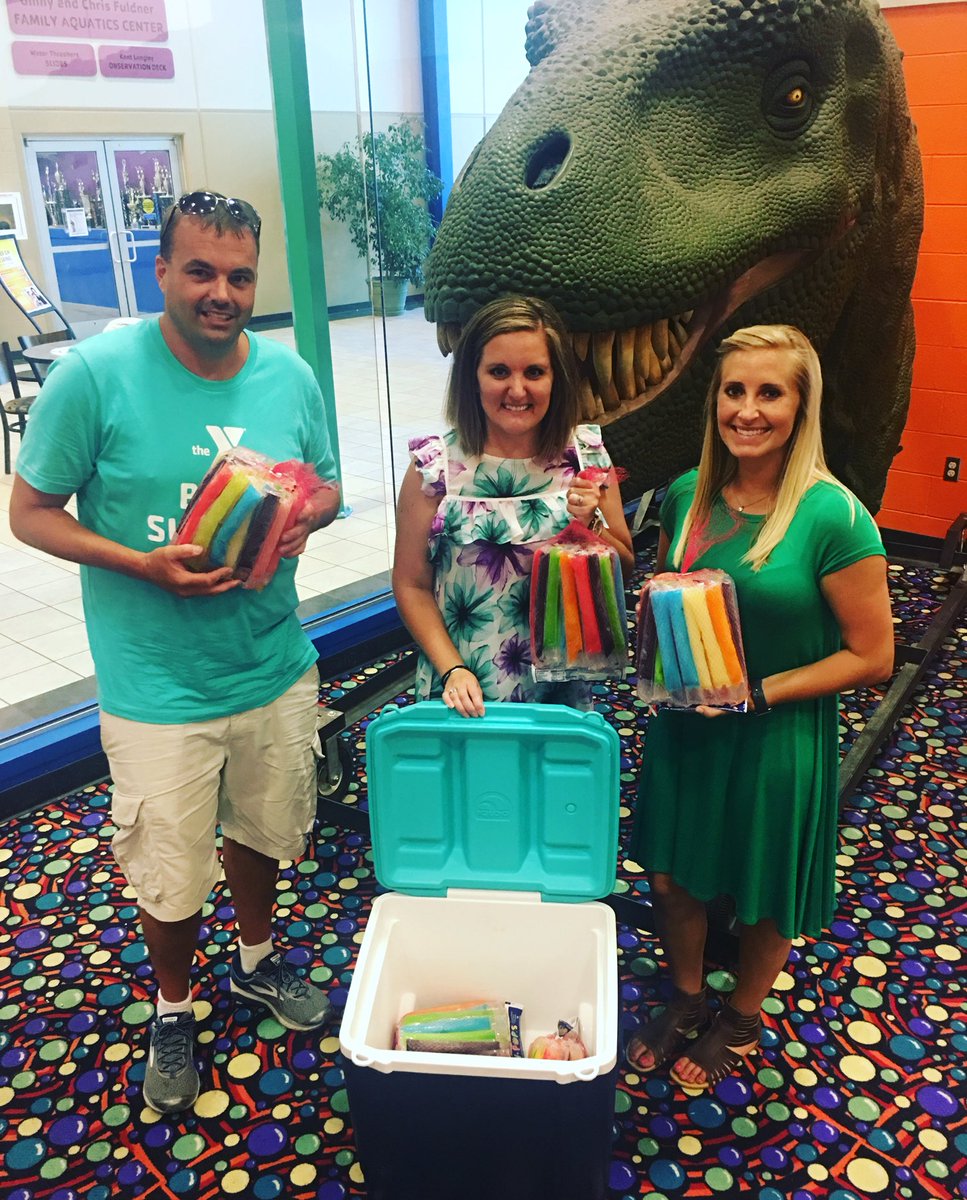 fsbozk's tweet photo. That’s a wrap! 250 popsicles donated to the Monett YMCA Summer Youth Program to help beat the heat this summer! ❤️😂💦👏🏻🍡🎉☀️😎#communitybank #popsicle #summer #1stonfront @orYMCA https://t.co/RlvYC0GhSm