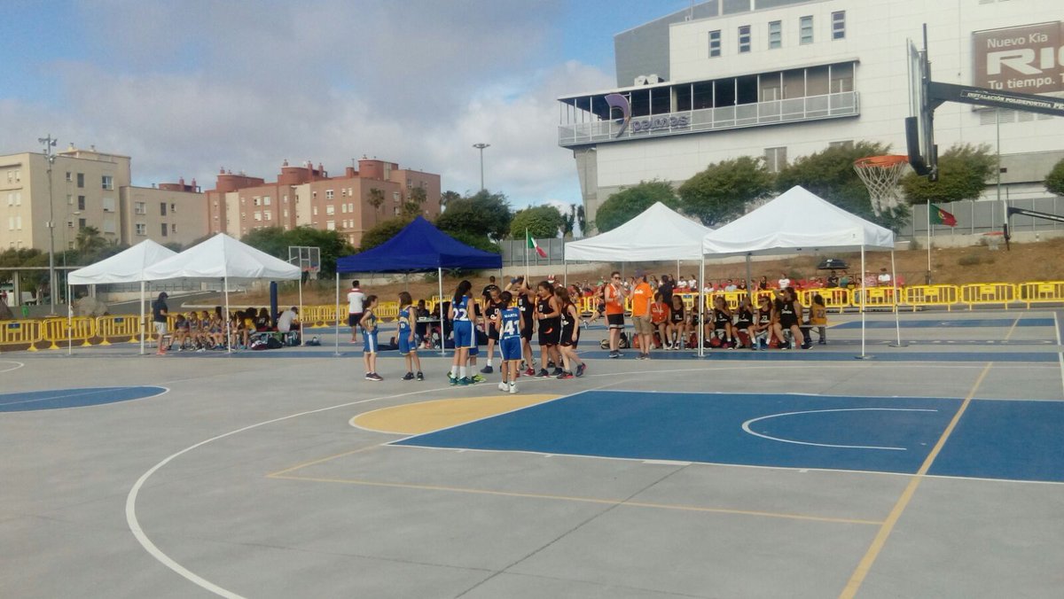 GranCanariaDep's tweet photo. #BALONCESTO🏀| ACBKIDS Cup
Durante la tarde se han disputado los partidos de las féminas en las canchas de Pepe Armas, en @Cd7Palmas. 
De forma paralela, actividades infantiles. 
#GCIslaEuropeadelDeporte #GCEuropeanIslandOfSport https://t.co/Wk84wAhBXU