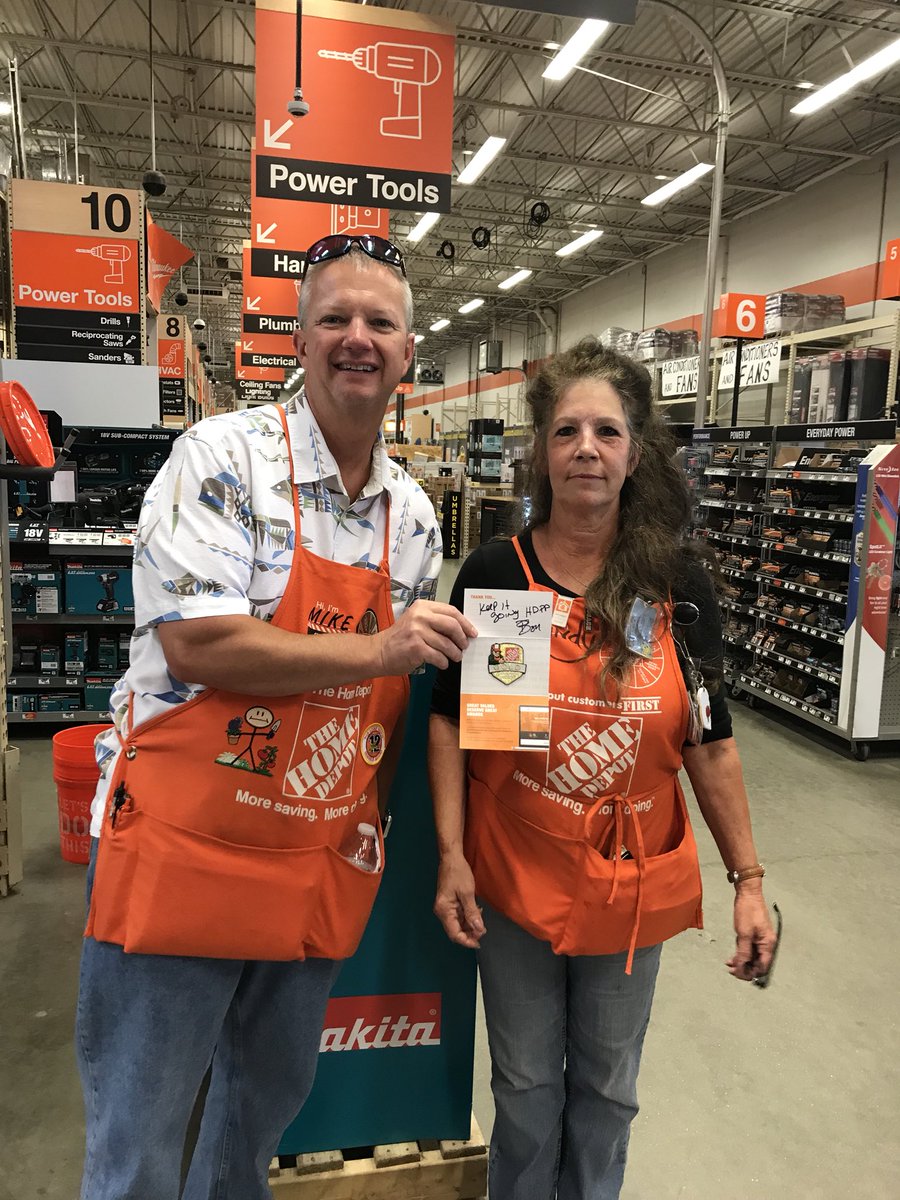 becky_nation1's tweet photo. Ms Cindy getting her gold! #goldismycolor #hdppqueen @brodtmike @TammyColemanTHD https://t.co/3VNiVvpgqI