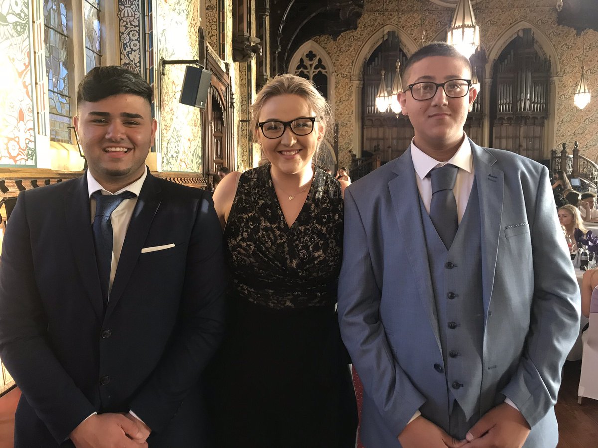 MissTNewmanRC1's tweet photo. The boys! 💫 @JHNewmanTC #proud #newmanprom https://t.co/7QPcdgVVyP