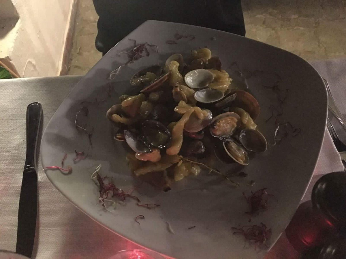 Gnocchetti con Vongole e ananas.
Ristorante la Terrazza a Trevignano romano
X info e prenotazioni: 
3348304096