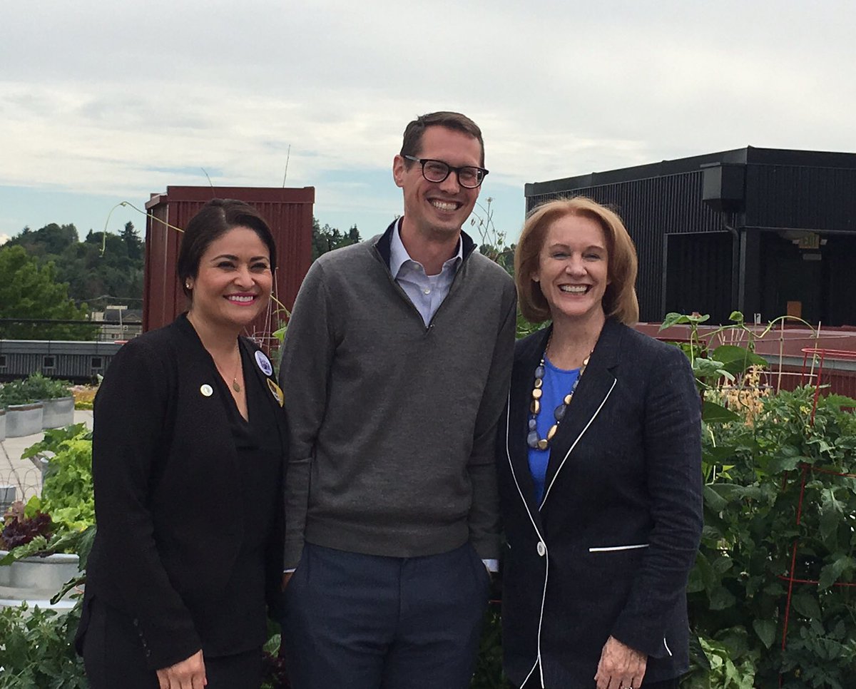 SCActionNetwork's tweet photo. Many thanks to @MayorJenny for supporting #SeattlePreK and signing the #FEPP Levy! Thanks to the strong package negotiated by @SeattleCouncil and @MayorJenny, there will be 1,000 new Seattle #Preschool slots if voters approve! #InvestInKids @MLorenaGonzalez @CMRobJohnson #earlyed https://t.co/JZ4Dtm49qN
