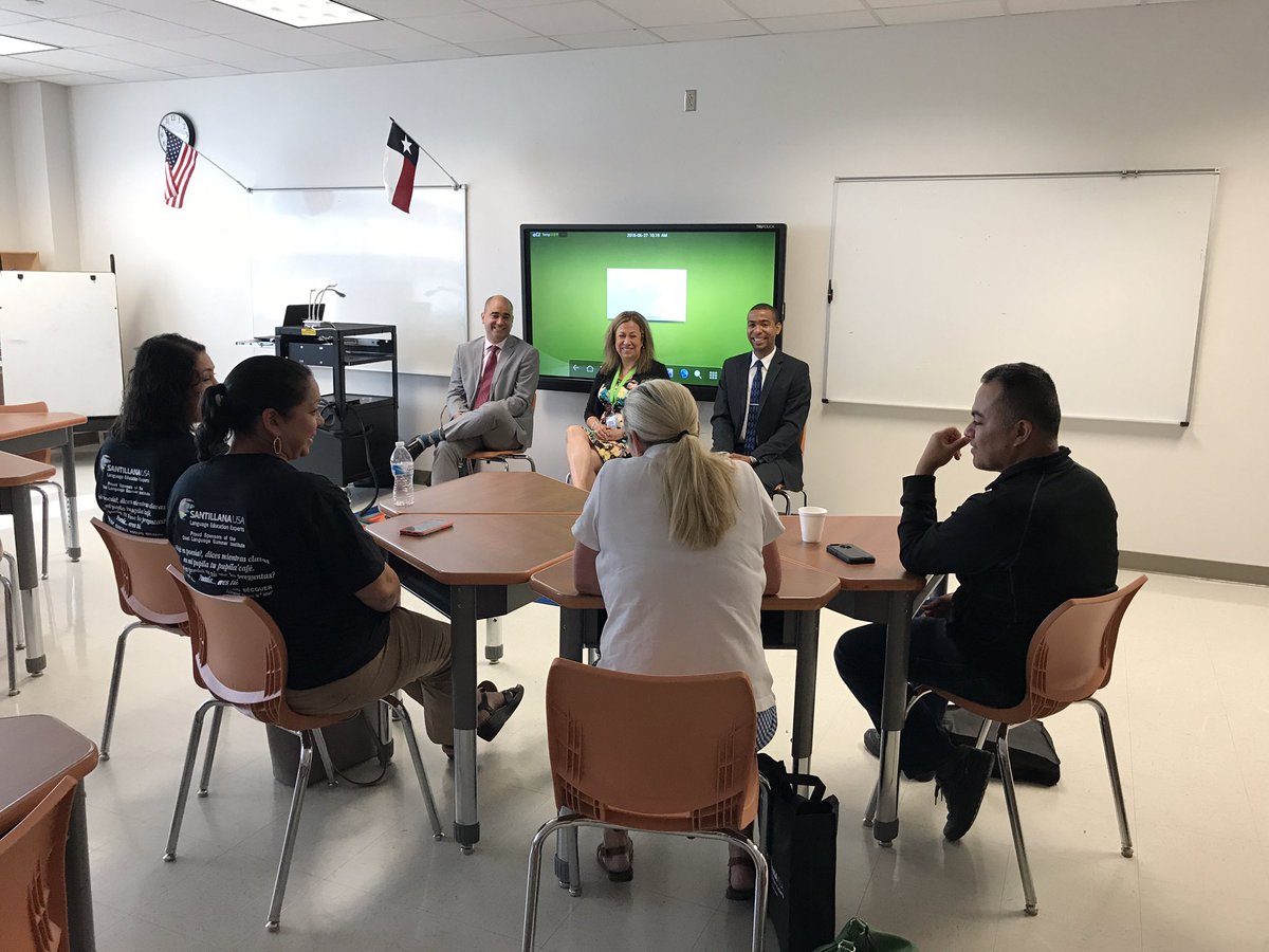 duallanguage's tweet photo. Super fantastic presenters at the 2018 Dual Language Summer Institute! #2018DLSI @clorisrangel @DurantChief https://t.co/aBxcQUs6re
