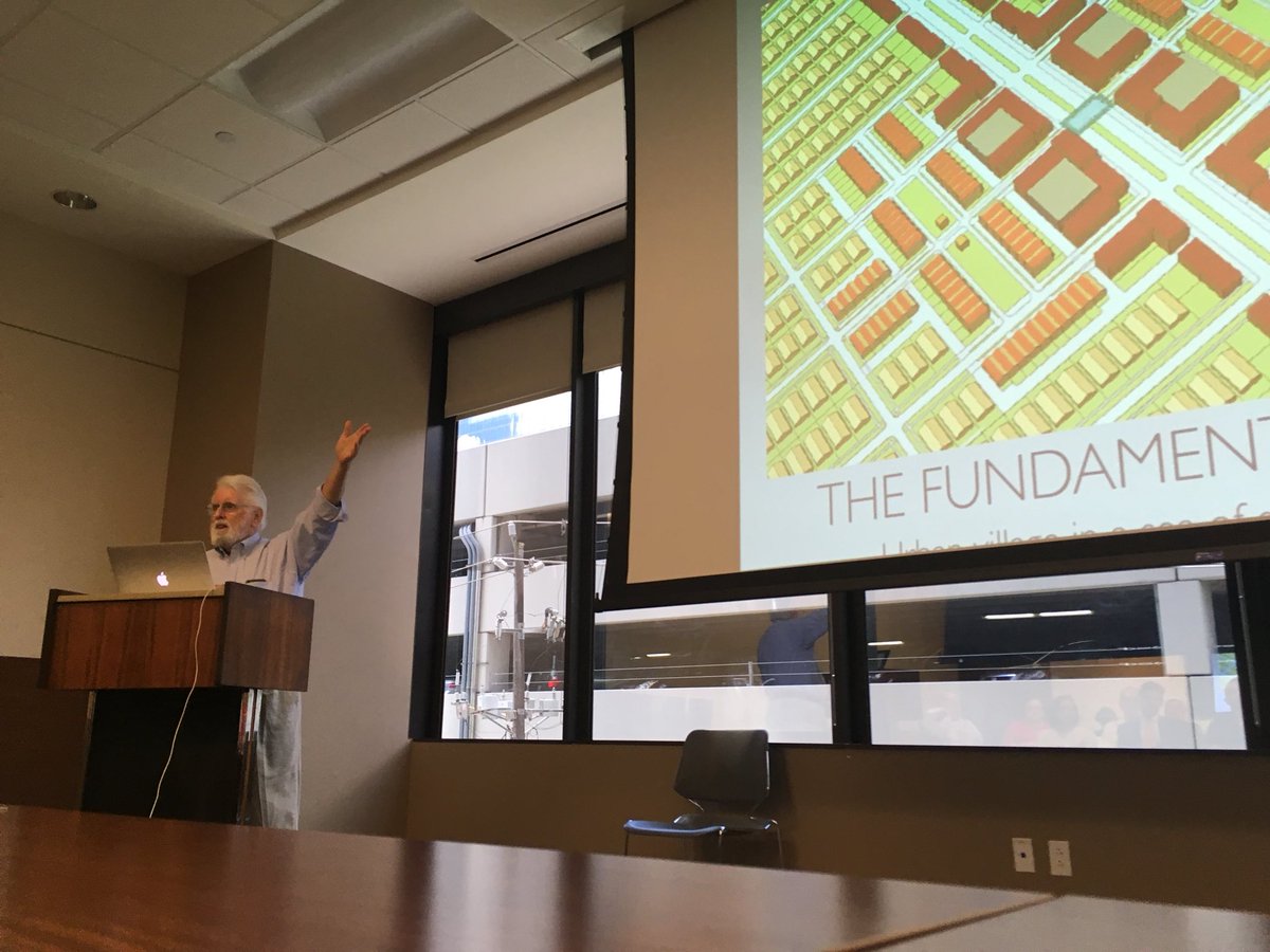 cmoney_htx's tweet image. Great lecture today at @hgaccog on #FormBasedCode by @blvdrealty’s Bill Baldwin, @DavidCrossley11 with @HoustonTomorrow &amp;amp; James Hill with House+Partners . #UrbanPlannersPointingAtThings