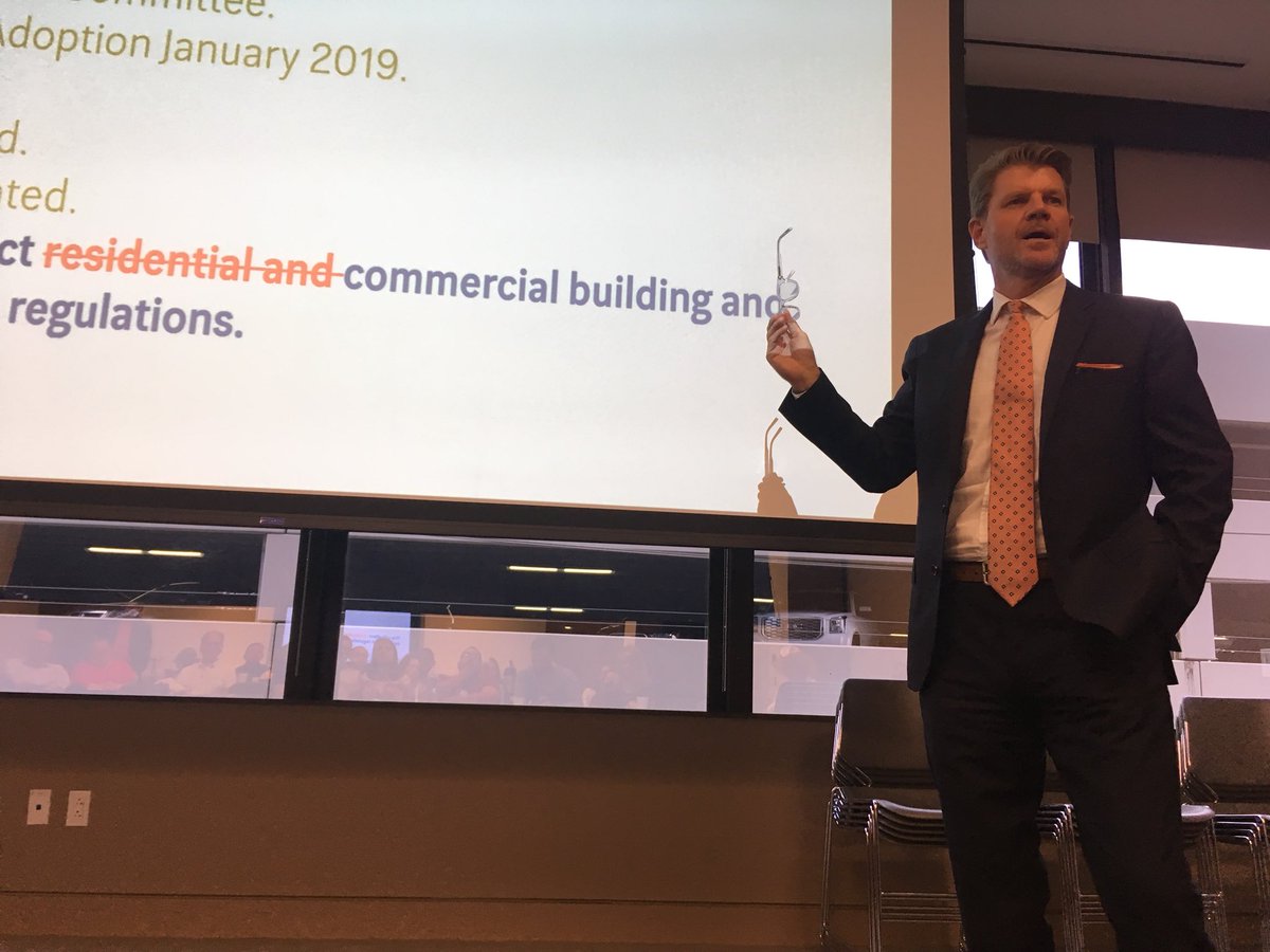 cmoney_htx's tweet image. Great lecture today at @hgaccog on #FormBasedCode by @blvdrealty’s Bill Baldwin, @DavidCrossley11 with @HoustonTomorrow &amp;amp; James Hill with House+Partners . #UrbanPlannersPointingAtThings