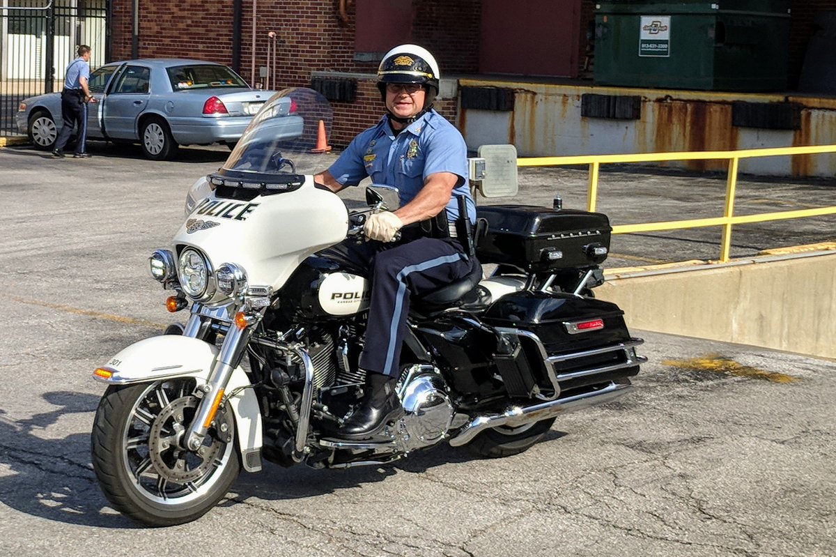 PamWaldeck's tweet photo. Nice wheels @KCKPDChief ! https://t.co/DqeUI9ksBX