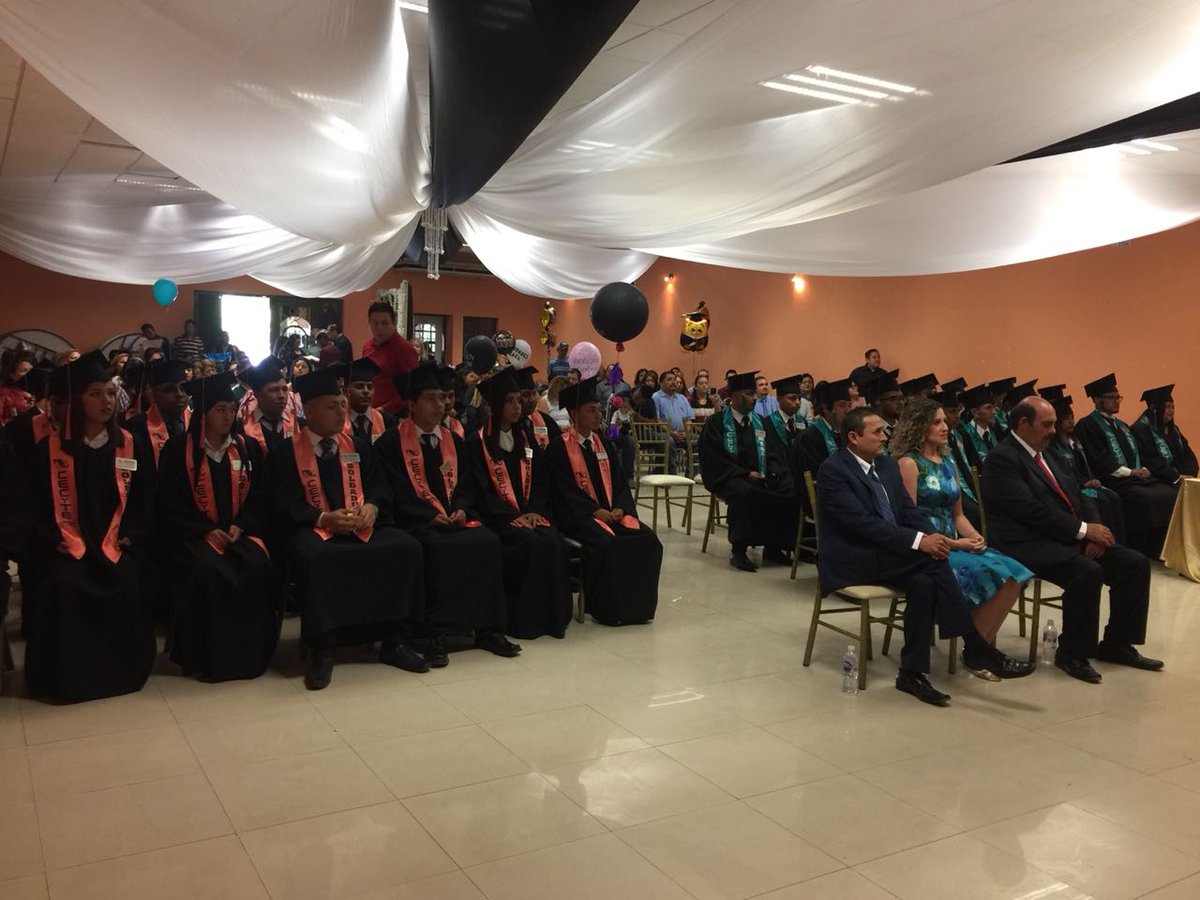 Celebramos la Ceremonia de Graduación de la Primera Generación 2015-2018 <a href="/franciscotobias/">Francisco Tobias</a> <a href="/vanecardenasr/">Vanessa Cárdenas</a> <a href="/CECyTECoahuila/">CECyTE Coahuila</a> <a href="/acuna_fer/">FERNANDO AVALOS</a>