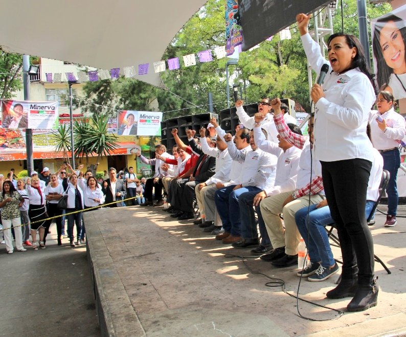 JoseEAlfaro's tweet photo. Acompaño a mi amiga @mineberdejo Candidata a Alcaldesa por #Azcapotzalco en su cierre de campaña. Cuando hay convicción, compromiso social, oferta política viable y equipo de trabajo comprometido, se tiene certeza en la victoria. #VamosAGanar https://t.co/eQDyOCAusj