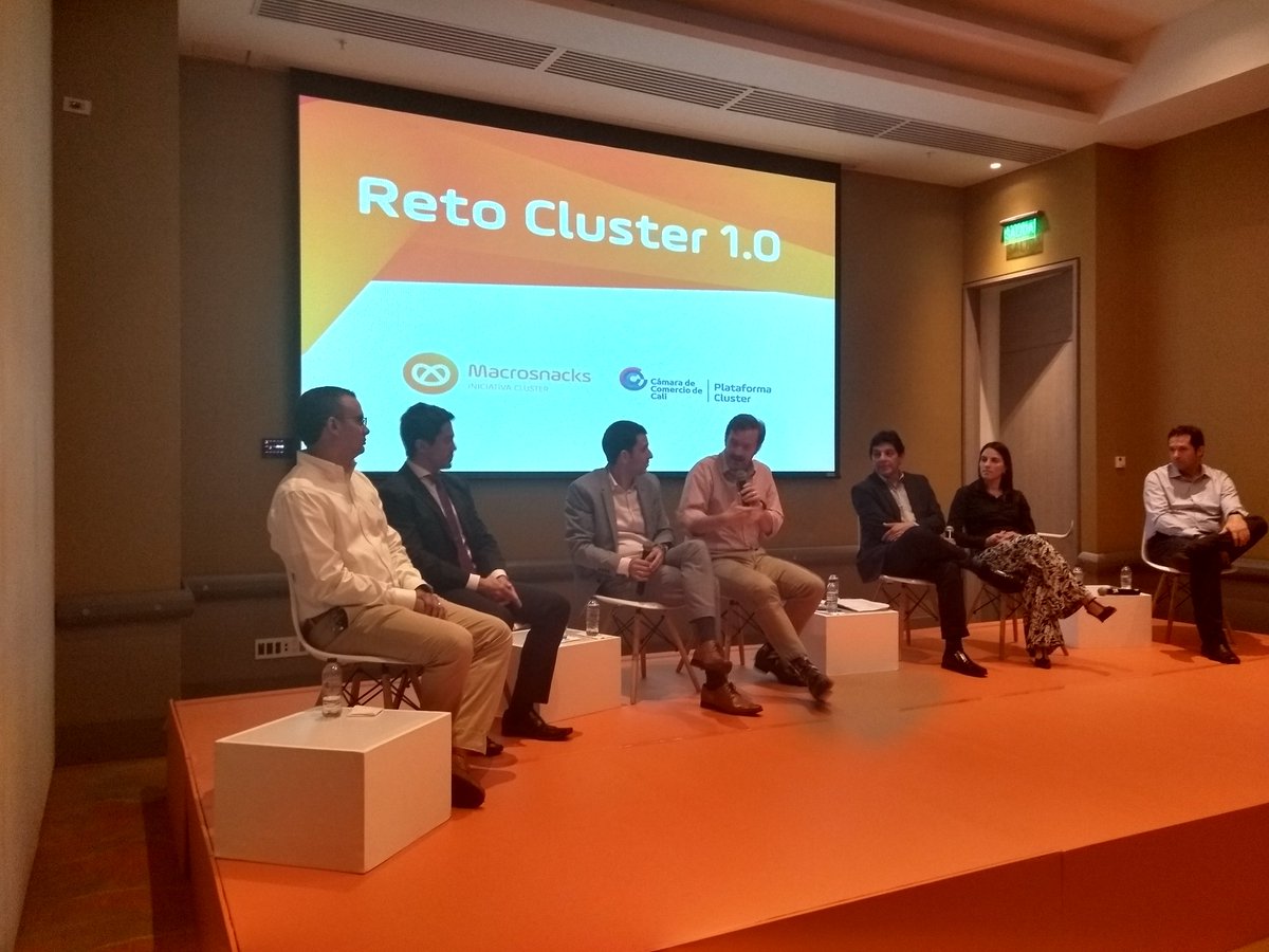 camaracali's tweet photo. "Todos pensaban que al ser #Colombina una empresa grande no tenía por qué participar en el reto, pero lo cierto es que no se debe dejar de aprender e innovar y este reto nos permitió hacerlo" Pablo Londoño, Gerente para USA de #Colombina #RetoCluster #Macrosnacks https://t.co/vFT9NNWGDZ