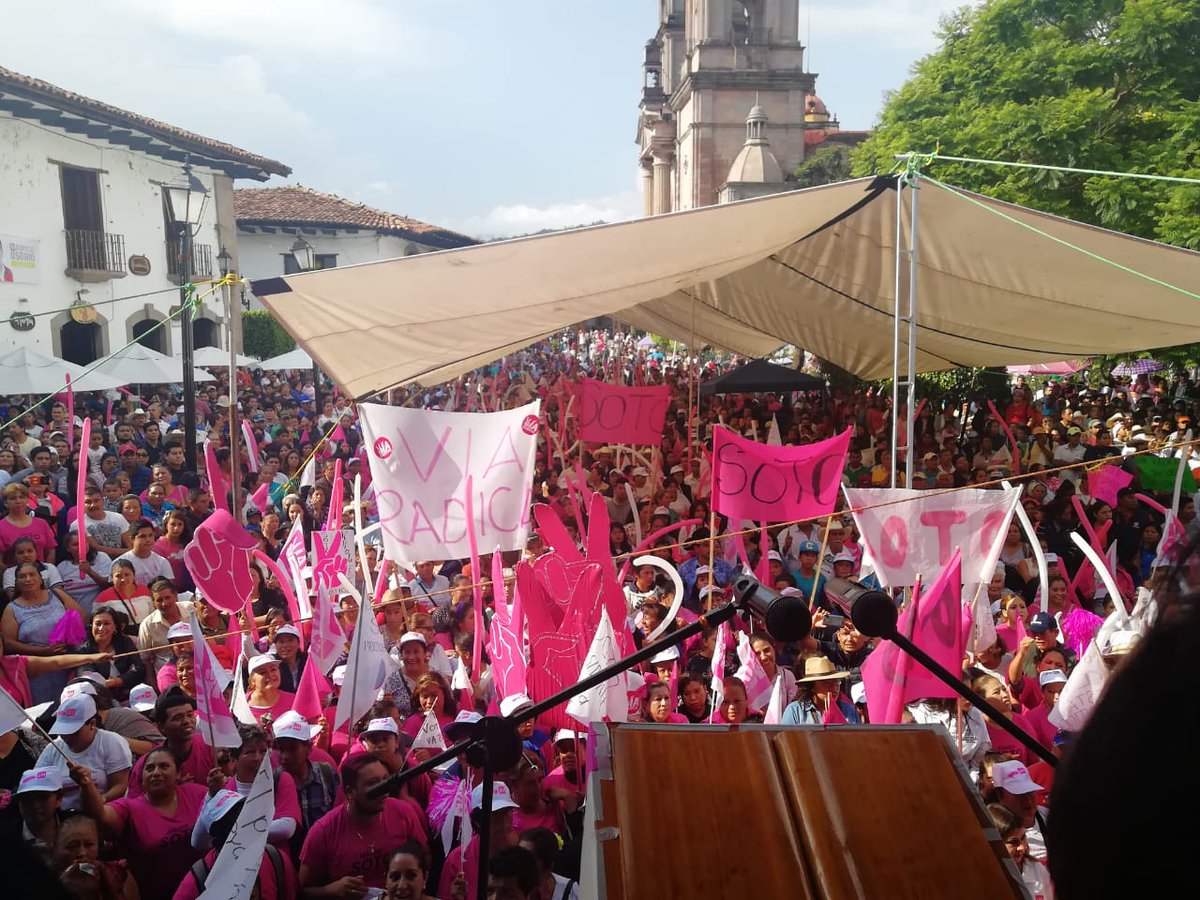 viaradical's tweet photo. Así se vivió el cierre de campaña en Valle de Bravo con el próximo Presidente municipal, Hector Soto Cruz. La gente ya escogió tomar la Vía Radical.
#EnLaLocalVotaRadical ✌️
#70/30 
#VotaRadical https://t.co/JbK0fA1WcB