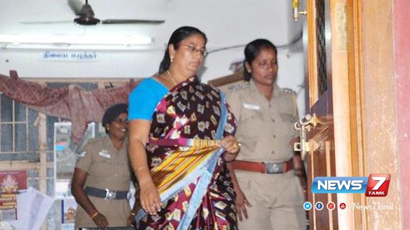 Ar_un_R_S's tweet image. மாணவிகளை தவறான பாதைக்கு வழிநடத்த முயன்ற பேராசிரியை நிர்மலா தேவிக்கு இன்று குரல் மாதிரி பரிசோதனை!
 #NirmalaDevi  #VoiceTest   #CollegeStudents  @niranjan2428 @priyankathiru @rajakumaari @PTTVOnlineNews @Stalin__SP @Ahmedshabbir20