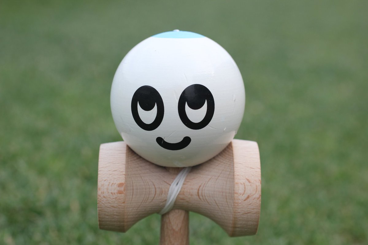 川崎フロンターレ A Twitter 18川崎ファン感 ついにカブレラもけん玉になって宙に浮く瞬間が フロンターレロゴとカブレラの顔をデザインしたmade In川崎の けん玉 をファン感で新商品として販売 新商品情報はこちら T Co Zc8a5uidlt Frontale