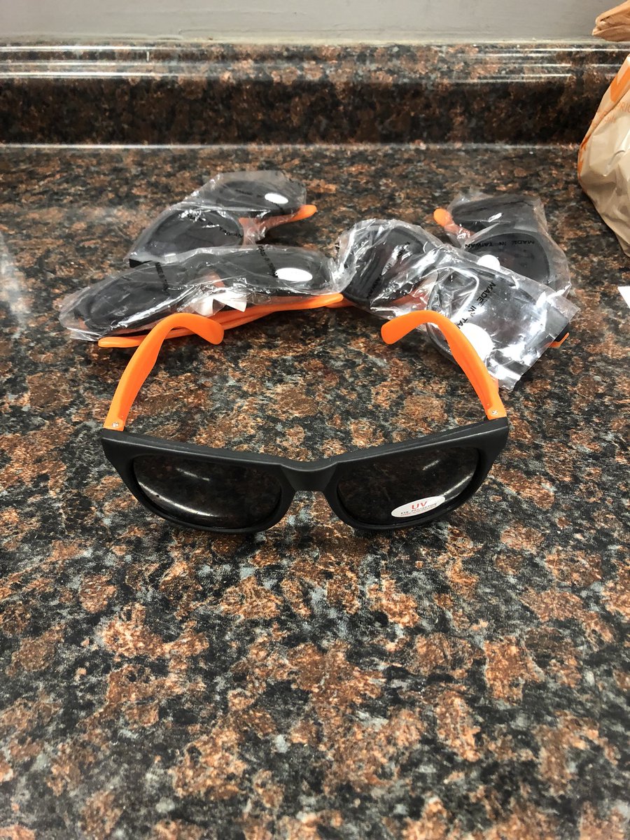 melissams20's tweet photo. #Sunglasses Day at store 6843 @joleen_cannon6 @Duff8Diane @TammySaunders24 @JohnRolison @JLLoucas @iamathome @Fredsasm6843 @6843ops @ASDS6843 https://t.co/ekDVTQz9mt