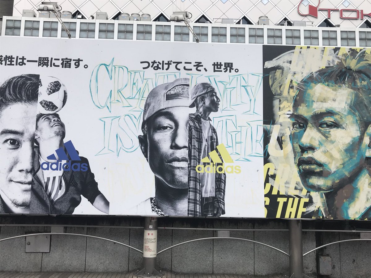 スガッチ Twee 渋谷ハチ公広場アディダスの広告 Yonce メッシ 香川 ファレル 追加で描かれたもう一人は誰 今朝はファレルにグラフィティの下書き Adidas アディダス T Co Nel3nemwiv Twitter
