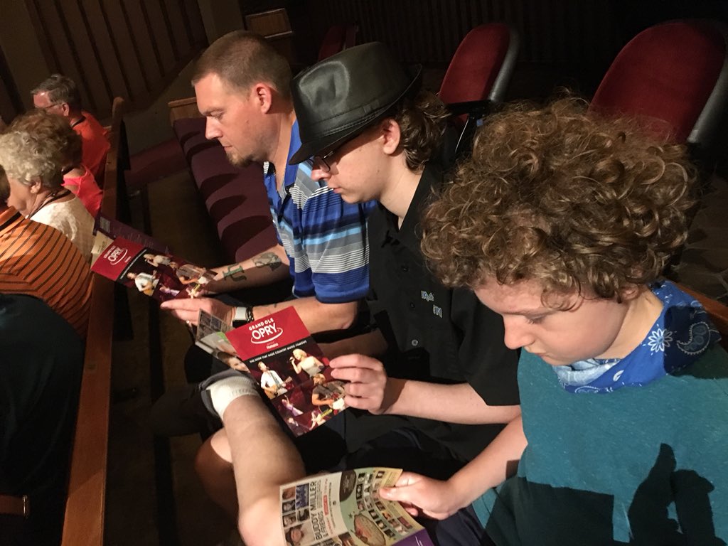 krystic01's tweet photo. #OPRY https://t.co/LhWWFa0DAd