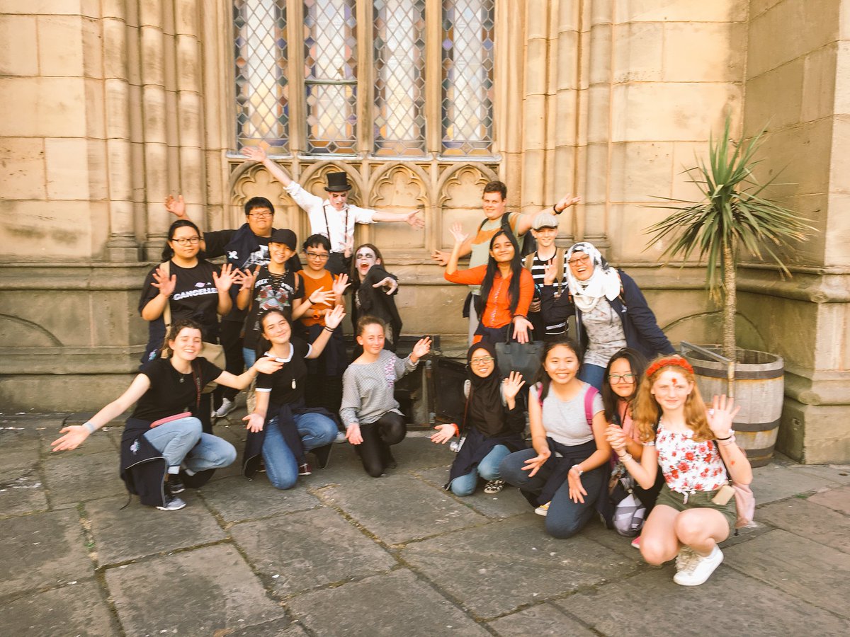 Shiverpool's tweet photo. Full day with @Shiverpool #students from #Brunei #makeupworkshop & #auldcityanddeadhousetour #schooltoursofliverpool #schooltours #liverpool #thingstodoinliverpool #liverpoolfun #workshopandtour #schooltripinliverpool #schoolactivitiesinliverpool @VisitLiverpool 🎩⚰️🖤👻💀 https://t.co/1pVJL6grrm