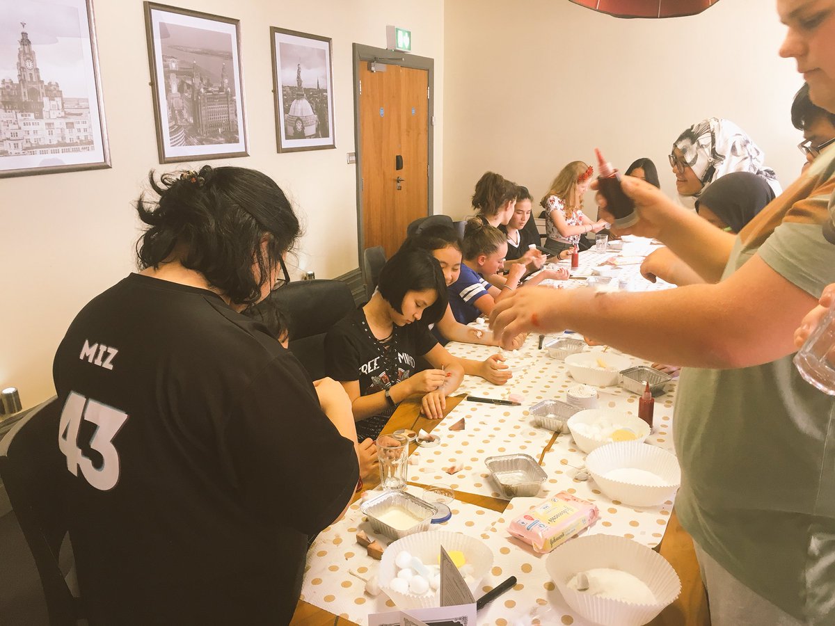 Shiverpool's tweet photo. Full day with @Shiverpool #students from #Brunei #makeupworkshop & #auldcityanddeadhousetour #schooltoursofliverpool #schooltours #liverpool #thingstodoinliverpool #liverpoolfun #workshopandtour #schooltripinliverpool #schoolactivitiesinliverpool @VisitLiverpool 🎩⚰️🖤👻💀 https://t.co/1pVJL6grrm