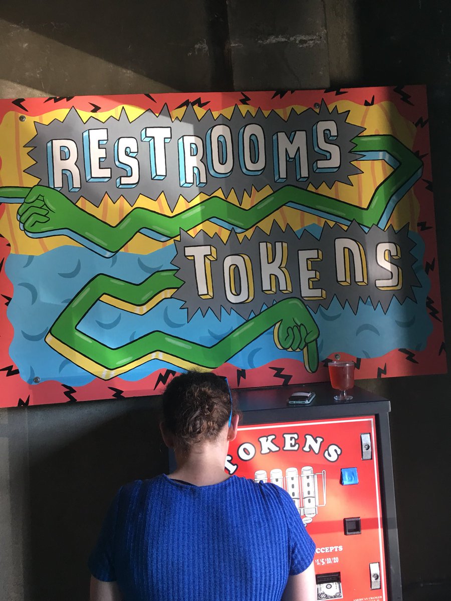 SVDiz's tweet image. These girls came to play 👸👸👸 #buttonmash