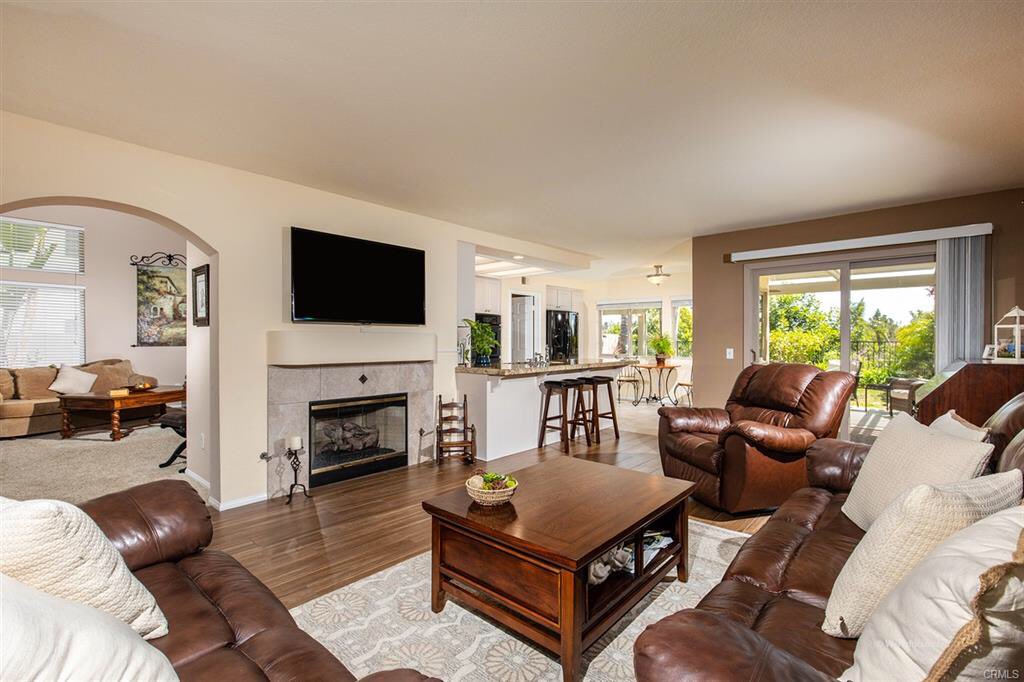 CalStateRE's tweet photo. IN ESCROW 
1511 Mallorca Dr
Vista, CA 92081
$651,000
This was a battle winning the bid over 9 other offers!
Elated for our wonderful buyers! Located in a quiet cul de sac with privacy...this one checked all the boxes! So exciting! https://t.co/RC2XojFBIA