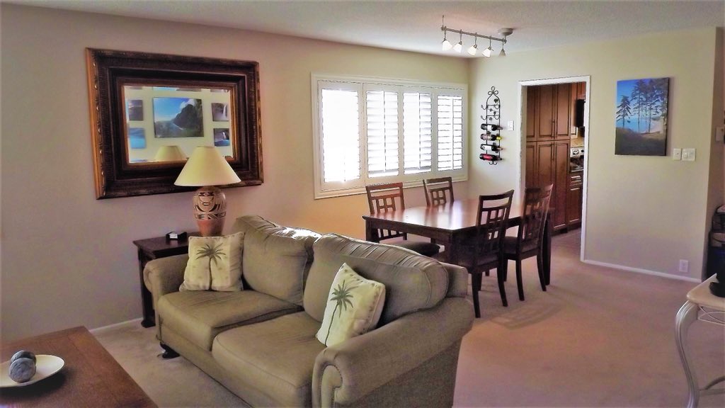 CalStateRE's tweet photo. **JUST LISTED HIGHLY SOUGHT AFTER community of LAKE SAN MARCOS! * Open floor plan, 3 bed 2 bath 1440 sq. ft. single story, ground floor, END UNIT home. GOURMET CHEFS KITCHEN! ** NEWLY upgraded kitchen/baths w/granite counters- new stylish wood cabinets! Brand new stove/ range. https://t.co/QwnAnmAaaW
