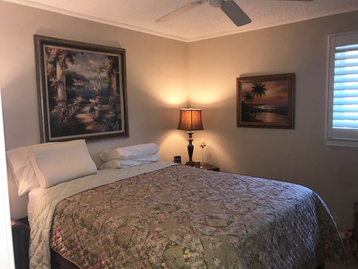scottshellweier's tweet photo. **JUST LISTED HIGHLY SOUGHT AFTER community of LAKE SAN MARCOS! * Open floor plan, 3 bed 2 bath 1440 sq. ft. single story, ground floor, END UNIT home. GOURMET CHEFS KITCHEN! ** NEWLY upgraded kitchen/baths w/granite counters- new stylish wood cabinets! Brand new stove/ range. https://t.co/XF9h1FKcHr