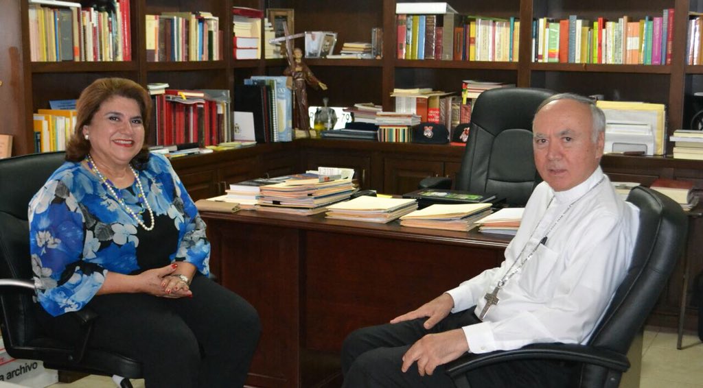 Esta tarde en reunión platicando con Don Ruy Rondón Leal Arzobispo de Hermosillo.