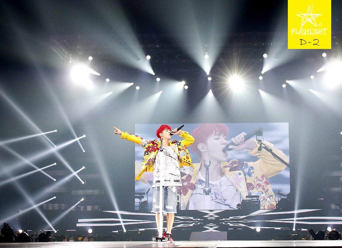 keiLilac's tweet image. D-2 ✨
後ろの映像と本人の口が違う。
時差があるんだね

#JUNHO #ジュノ #FLUSHLIGHT