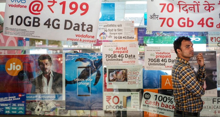 Google invests $22M in feature phone operating system KaiOS: Google is turning startup investor to further its goal of putting Google services like search, maps, and its voice assistant front and center for the next billion internet users in emerging… dlvr.it/QYlk2j