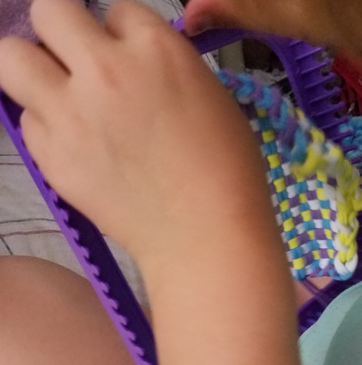 corner_wares's tweet photo. Working on her own craft projects.

#loomweaving #crafting #hotpad #allbyherself https://t.co/RU4TWttBqV