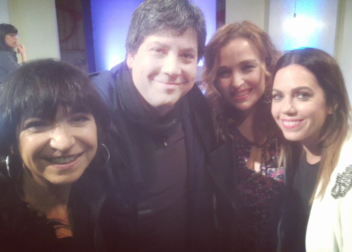 sodafans's tweet photo. RT @Zona_Stereo: German Coelho de Zona Stereo terminando el programa ElmDon de la Palabra con La grosa de Valeria Shapira y al lado de las Diosas Pia Shaw, Gipsy Bonafina y Marisol Otero. El lunes 22 horas se podra ver en el canal de la Ciudad.
#zonaster⦠https://t.co/h6QUcDfVtl