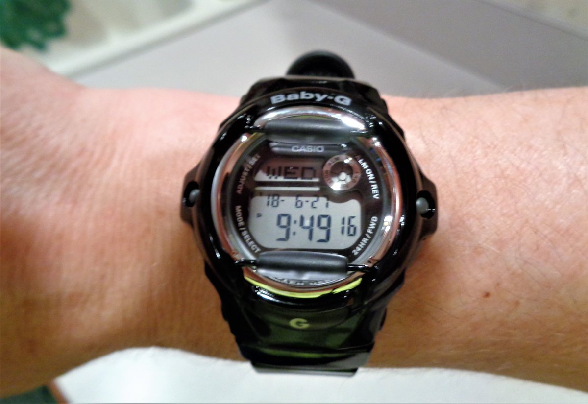 10MinDQ's tweet photo. Ok....got this new #CasioBaby-G sports watch...it is huge for me. Managed to set current date and found the light But what is the deal with the animals that pop up now and then in the mode-day area???? 🐈🐕🐡so far. Yes, took the picture and it popped off animal back to Wed. 😖 https://t.co/jwvkMBuOG8