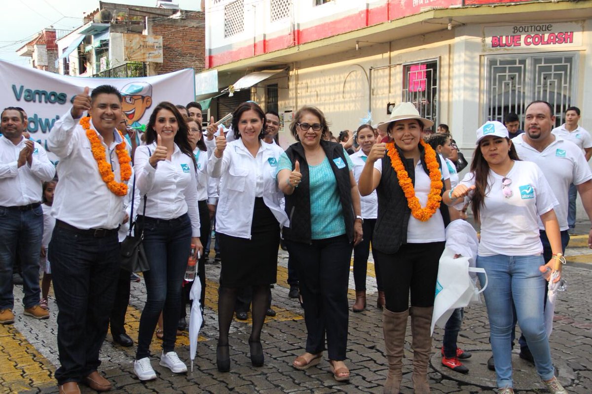 Compartimos un cierre ideal en #Tuxpan, agradecidos con todos los jaliscienses que nos acompañaron. Estoy segura que seguiremos logrando grandes resultados en este bonito Municipio. ¡Vamos a ganar! 👏🏼