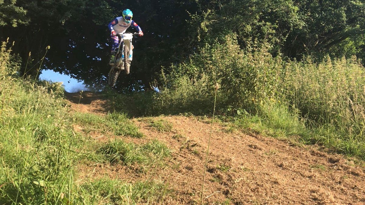 MotofamilyE's tweet image. Doing it for the environment 🔋🚀 #motocross #ebikes @FullyChargedDan @trax_hyper @ElecHighway @DaleVince @elonmusk @KTM_UK @Thirty4Racing @ElectricRiders @altamotors @MRS_LTD @dirthubuk @roymcfederation @MinibikeChamps @MotocrossNews @tmxnews @dbrmagazine @NissanEV_UK